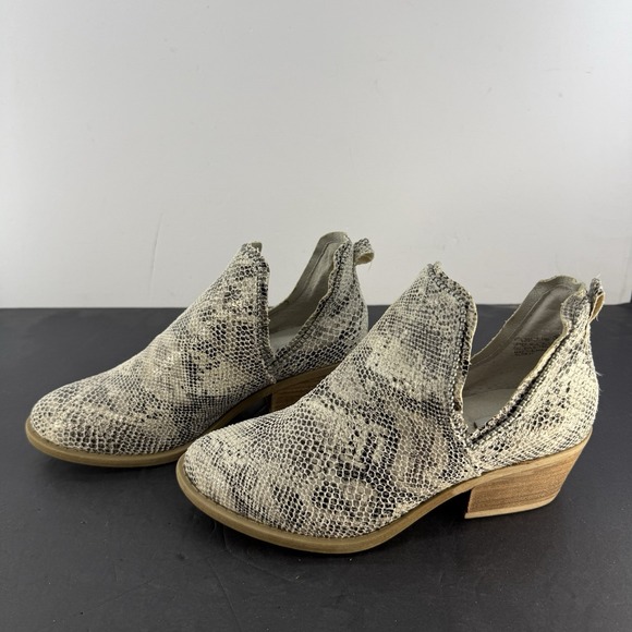 Very G Shoes - Very G Womens Size 8.5 Snakeskin Ankle Booties Cutout Western Low Heel Shoes